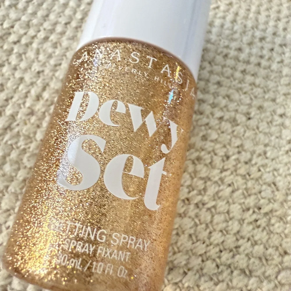 New Anastasia Dewy Set setting spray